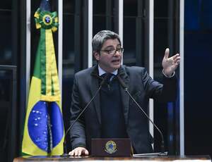 Portinho usa decisão do governo sobre Santos Dumont para cutucar Paes