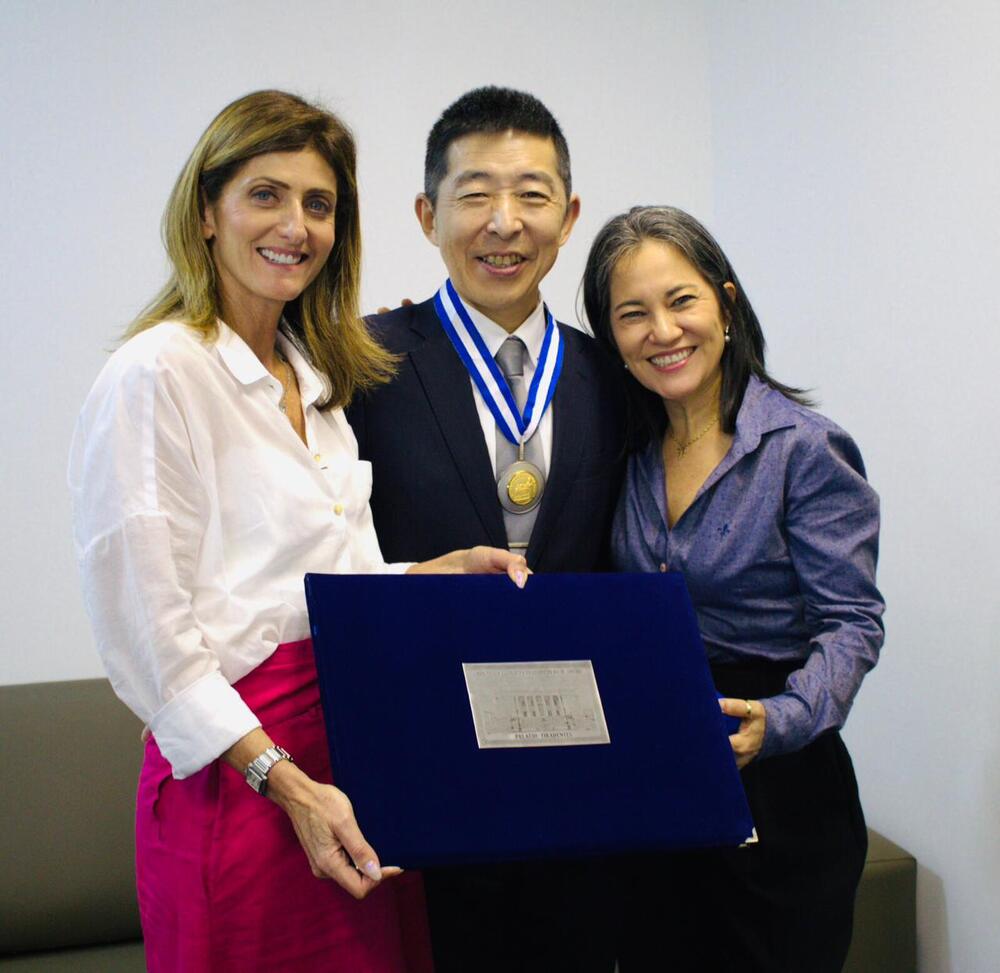 Deputadas Célia Jordão e Elika Takimoto entregam Medalha Tiradentes ao Cônsul-Geral do Japão no Rio