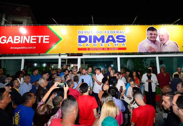 Dimas Gadelha inaugura novo gabinete em São Gonçalo 