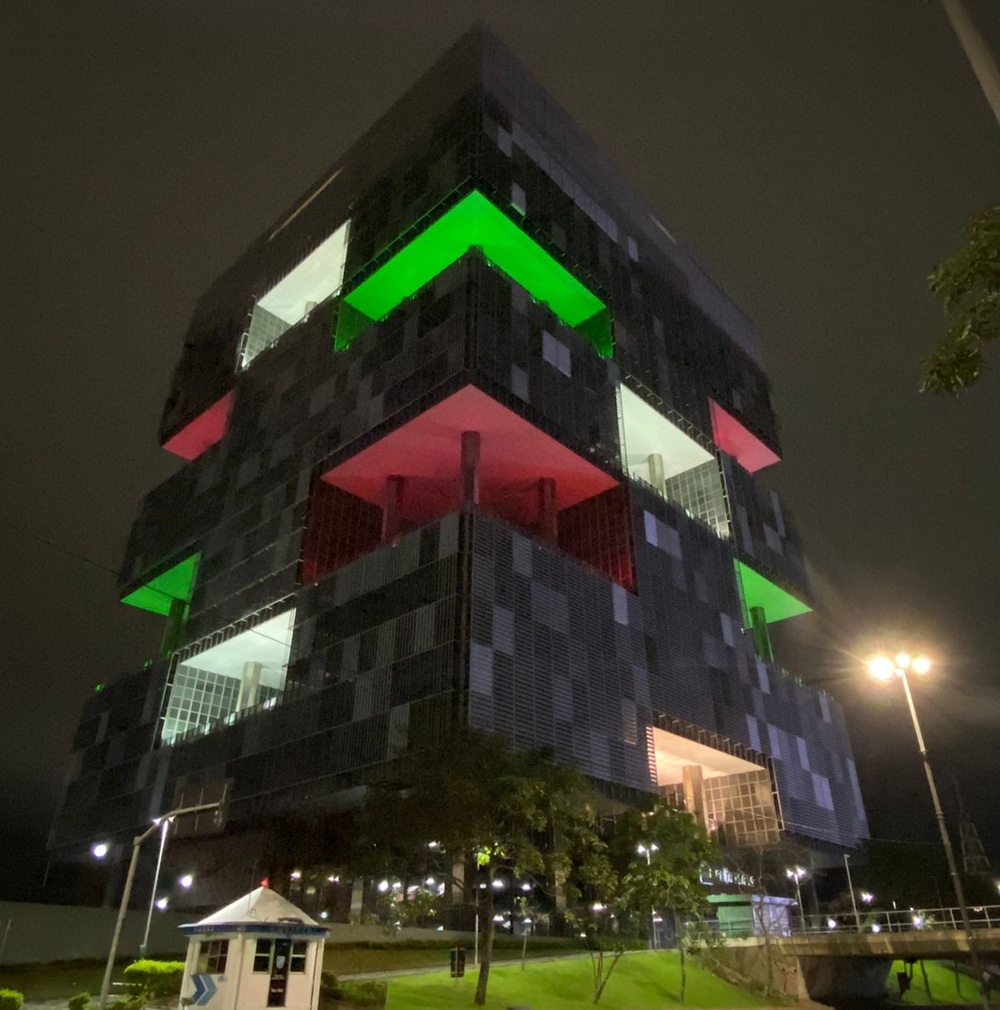 Petrobras ilumina sede em homenagem ao Fluminense na final da Libertadores