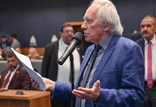  Projeto do deputado Carlos Minc (PSB), institui uma política de fornecimento gratuito de medicamentos à base de canabidiol (CBD) e tetra-hidrocanabinol (THC)