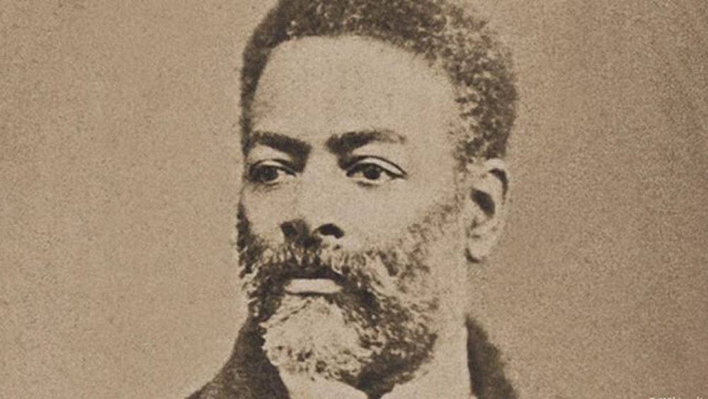 O advogado Luiz Gama  que libertou mais de 500 negros da escravidão nos tribunais, deixou dois poemas lindos que exaltam a mulher negra