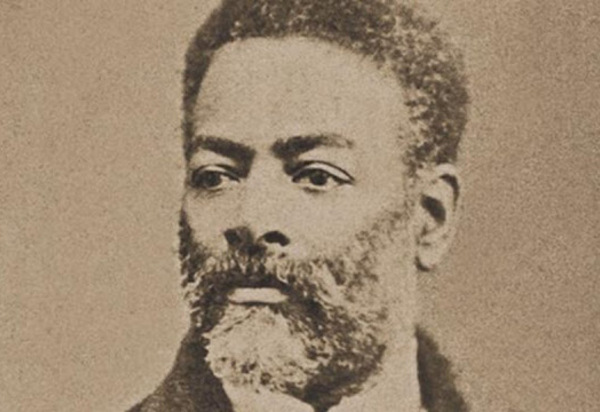 O advogado Luiz Gama  que libertou mais de 500 negros da escravidão nos tribunais, deixou dois poemas lindos que exaltam a mulher negra