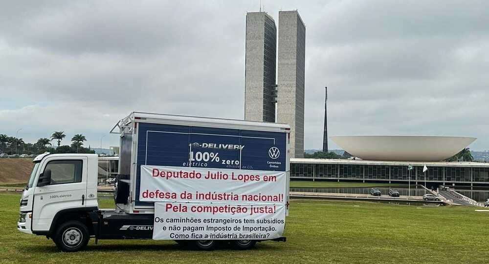Protesto no Congresso pede isenção de impostos para veículos elétricos