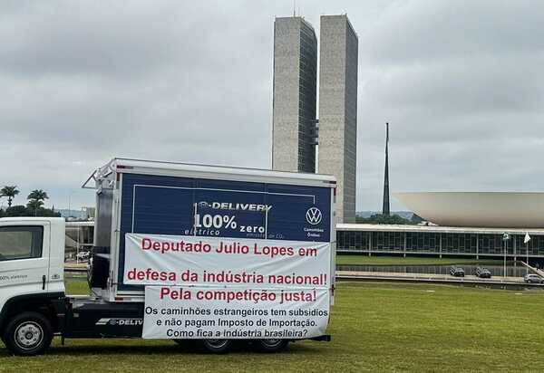 Protesto no Congresso pede isenção de impostos para veículos elétricos