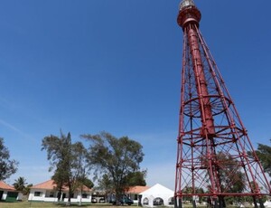 Campos tem city tour que passa por farol projetado por Eiffel