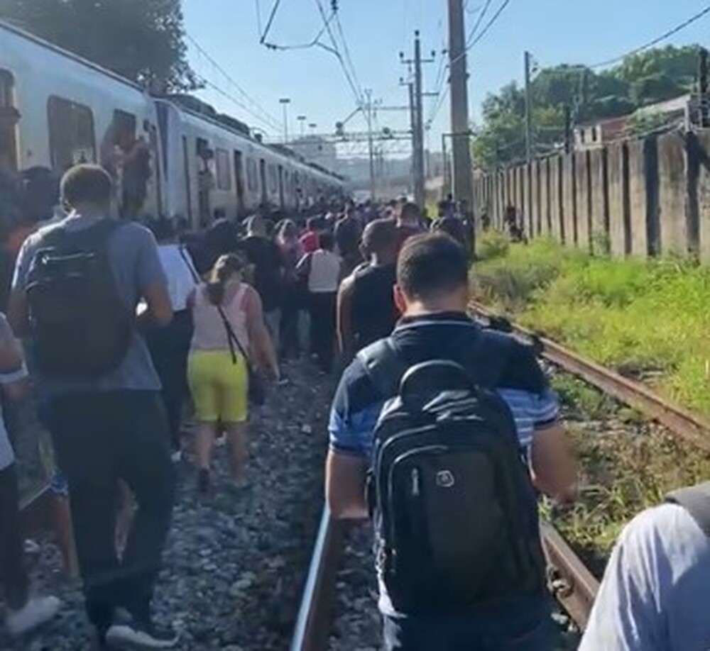 Usuários dos trens da Central do Brasil pedem socorro!!