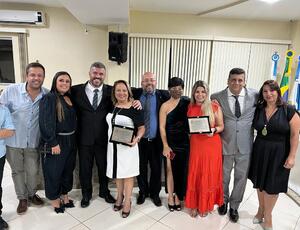 Teresa Nunes (Chefe de gabinete do Thiago Pampolha) e Gaby Damasceno (Coordenadora dos Convênios Federais para os Municípios) recebem Título de Cidadã Cordeirense