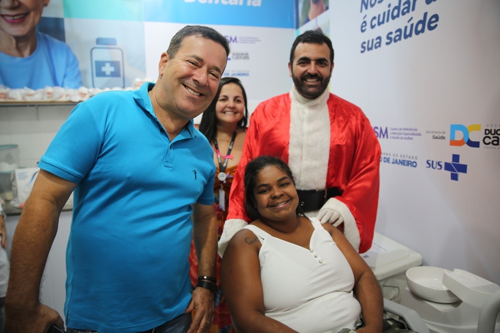 Dentista Papai Noel entrega mais de 400 próteses dentárias na Prefeitura de Duque de Caxias