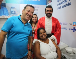 Dentista Papai Noel entrega mais de 400 próteses dentárias na Prefeitura de Duque de Caxias