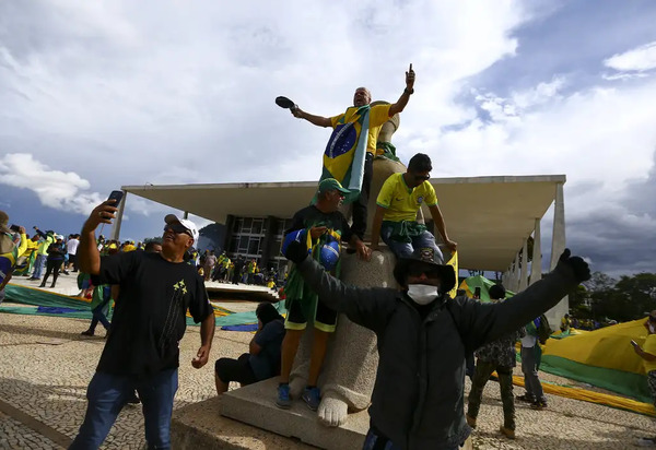 Um ano após tentativa de golpe, STF mantém 66 presos, 12 milhões de prejuízo no STF