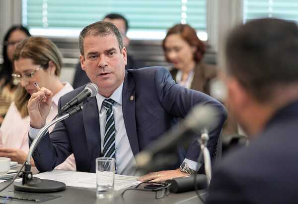 Alerj pode multar aplicativos de transporte que cobrarem adicional por ar-condicionado