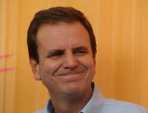 Paes diz que criminosos cobram R$ 500 mil para liberar obra no Rio