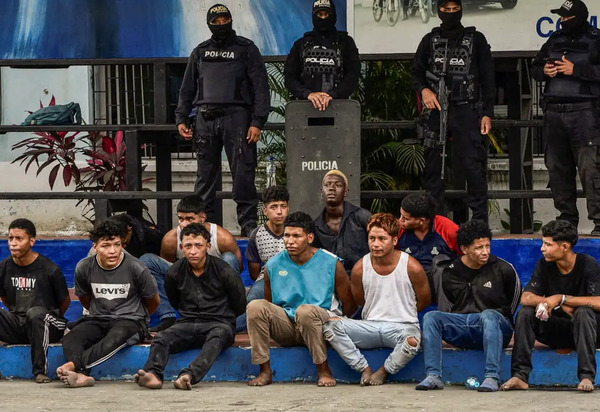 Forças de segurança realizam operações em todo Equador após a detenção de 180 agentes de segurança