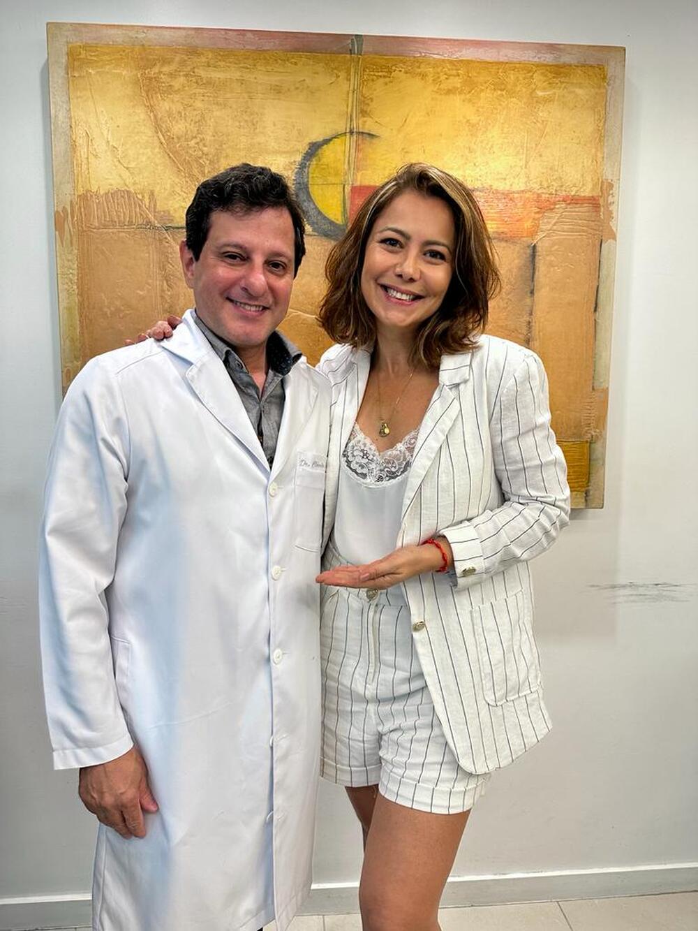 Simone Soares cuida do corpo com Dr Cláudio  Ambrósio