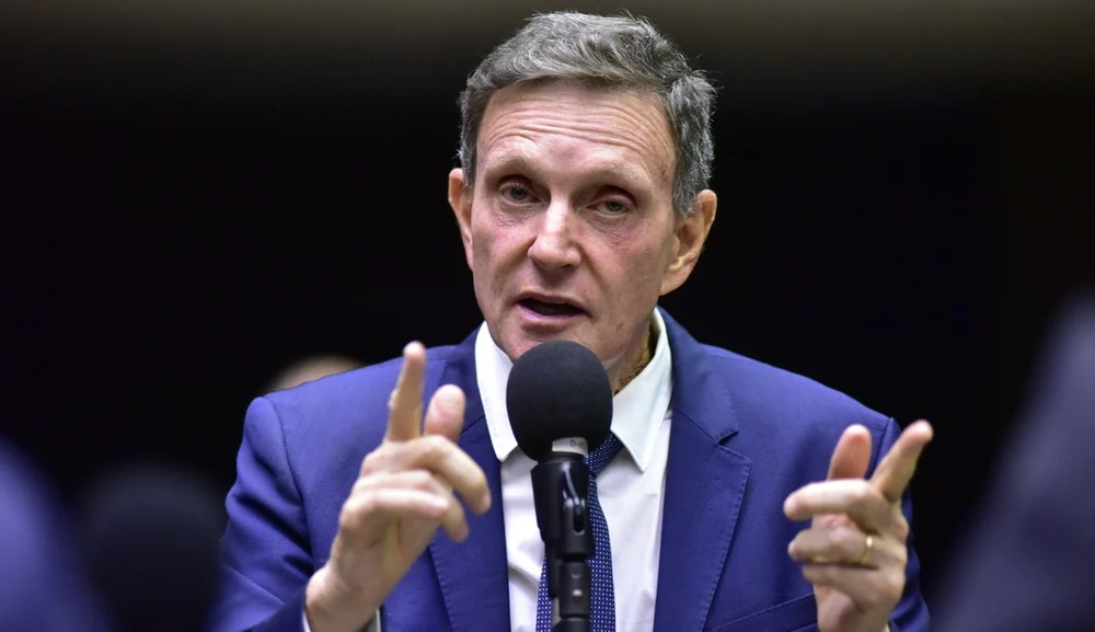Crivella processa locadora de carros por ficar na chuva e diz merecer ‘proteção adicional’