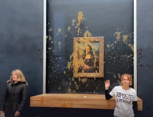 Manifestantes ecologistas jogam sopa no quadro da Mona Lisa, em Paris (vídeo)