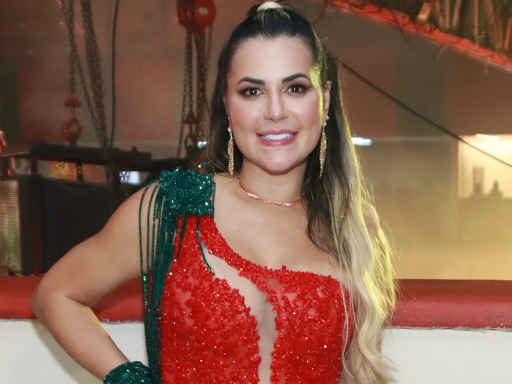 Musa da Grande Rio, Deolane Bezerra, falta aos ensaios finais da escola