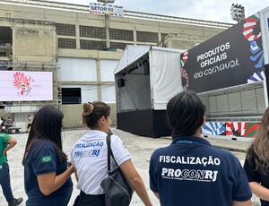 Fiscais do Procon-RJ vão atender a foliões durante desfiles de escola de samba na Marquês de Sapucaí