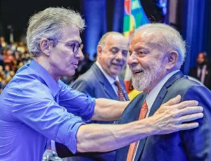 Zema e Lula falam sobre convivência 'civilizada e sem extremismos' durante evento em MG