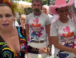 Após duas faltas, Ana Maria Braga reaparece na Globo curtindo o Carnaval