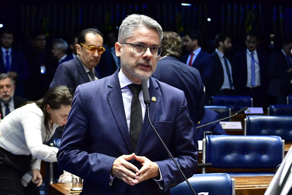 Presidente do Senado se compromete a restaurar a isonomia entre as casas legislativas