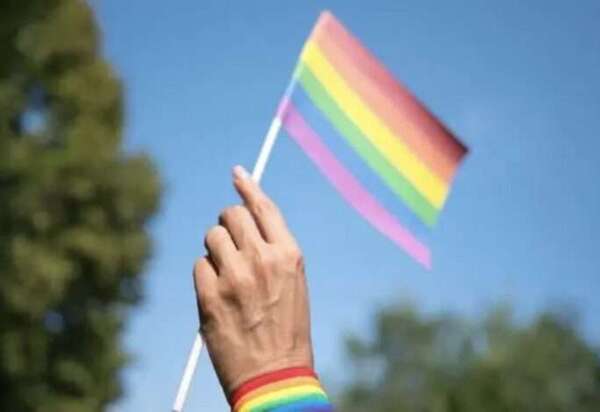 Tennessee nos EUA sanciona lei que veta exibição de bandeiras LGBT em escolas