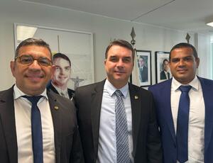 Senador Flávio Bolsonaro se reúne com Sargentos da PM e Pré-Candidatos Aliados para Fortalecer Base Eleitoral em 2024