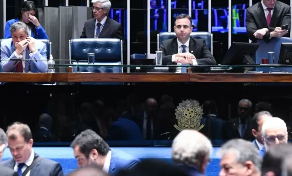 Pacheco avança com PEC do fim da reeleição e consultará líderes sobre texto