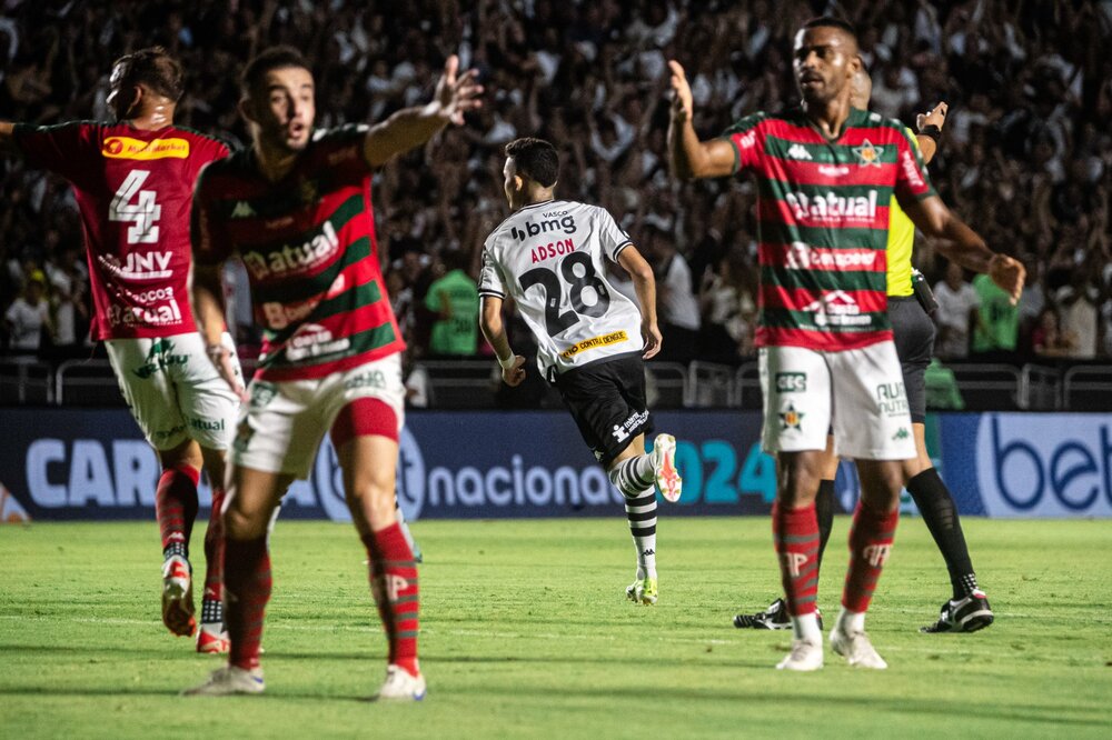 Vasco vence a Portuguesa e garante vaga nas semifinais do Carioca