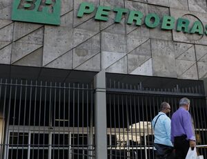 Fevereiro fecha com preço da gasolina a R$ 5,92 no país após alta de 0,17%, aponta Edenred Ticket Log