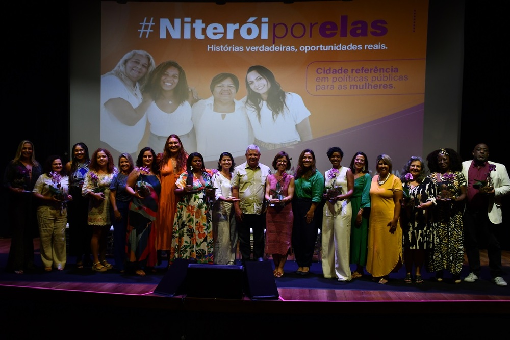 Preta Gil fecha a tarde de celebração e entrega do Prêmio Inês Etienne Romeu