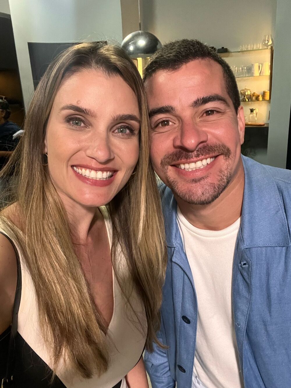 Atriz Stephanie Serrat retorna à Globo e reencontra Thiago Martins em nova novela
