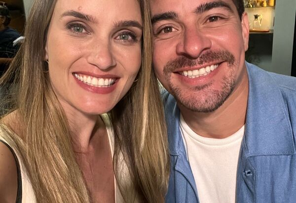 Atriz Stephanie Serrat retorna à Globo e reencontra Thiago Martins em nova novela