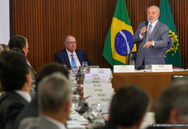 'Falta muito para se fazer', diz Lula ao abrir reunião ministerial