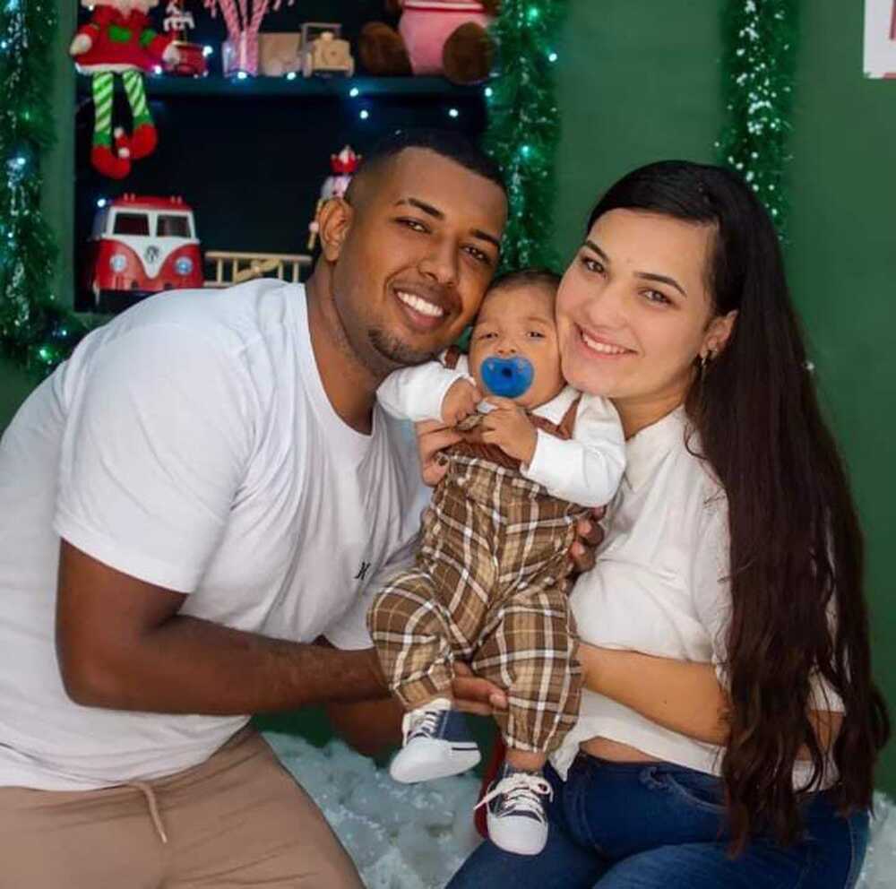 Homem, mulher e bebê morrem em ataque a tiros em Niterói