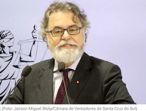 'Podem encerrar as investigações. Já há provas contra Bolsonaro', diz Lênio Streck