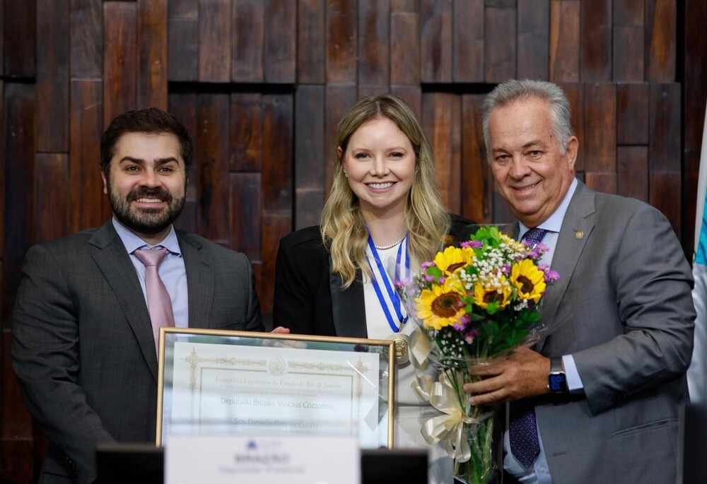 Deputada Dani Cunha é agraciada por Deputados Brazão e Cozzolino com as mais altas honrarias do Legislativo Fluminense