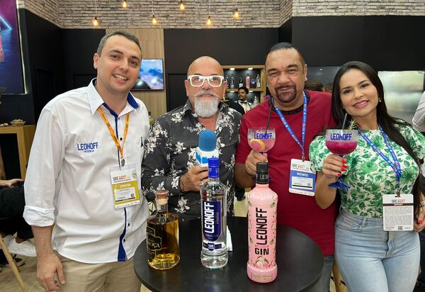 Elegância e Sabor: Rômulo Costa, Priscila Nocetti e Luiz de França Celebram Parceria com a Indústria de Bebidas Paris no Rio Centro