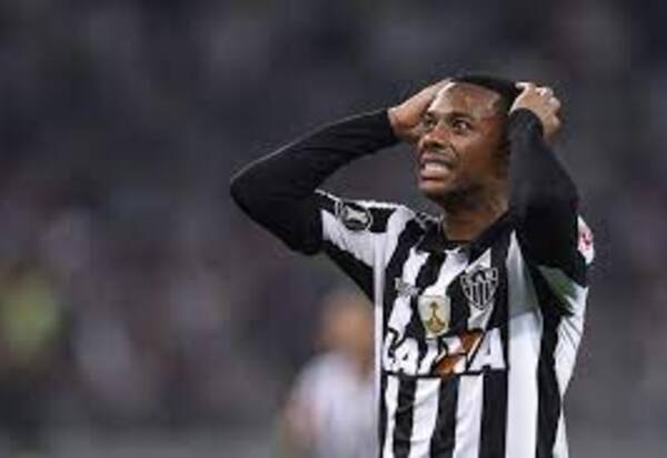 Defesa de Robinho entra com HC no Supremo contra prisão imediata por estupro