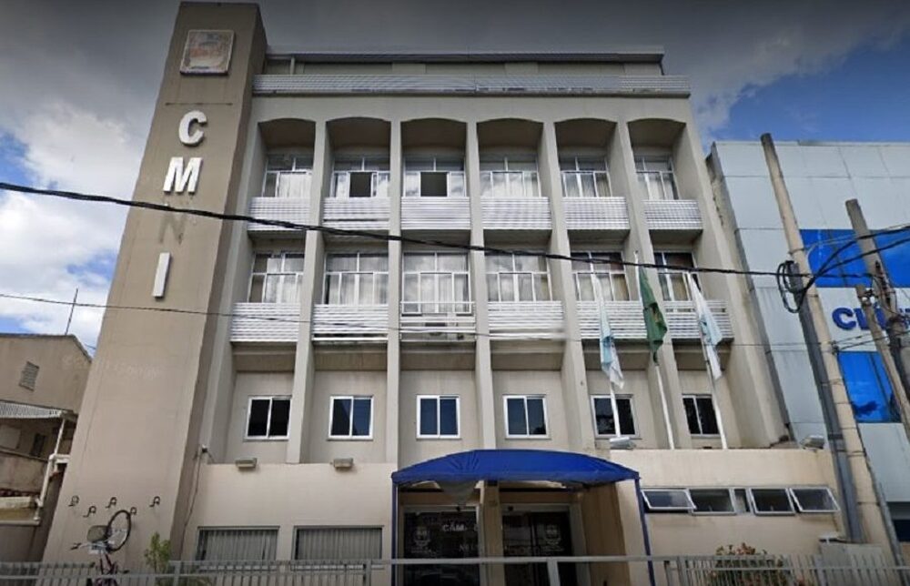 Cresce Indignação em Nova Iguaçu: Movimento para Reduzir Vereadores Gera Preocupação com a Democracia