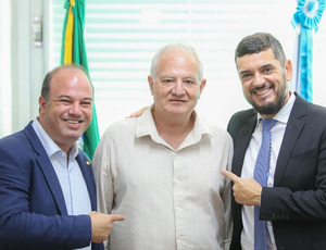 Encontro entre deputado Federal Murillo Gouvêa, o Prefeito Alfredão e o Presidente da ALERJ, Rodrigo Bacellar, fortalece o Interior do Estado