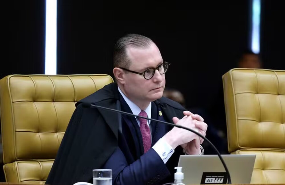 Zanin vota para invalidar lei do Paraná que autorizou porte de armas aos CACs; STF analisará ações em outros 9 estados