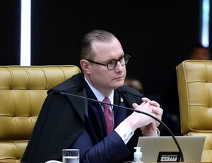 Zanin vota para invalidar lei do Paraná que autorizou porte de armas aos CACs; STF analisará ações em outros 9 estados