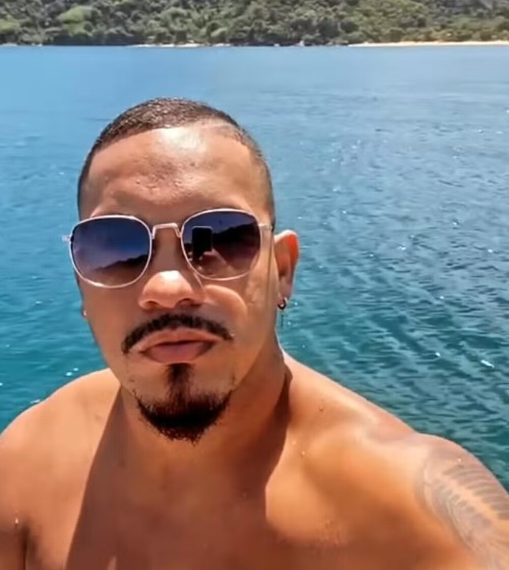Morre cantor baleado em invasão de criminosos durante festa em Bangu