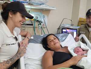 Em Niterói, mãe tem bebê dentro do carro e é levada para hospital por guardas municipais