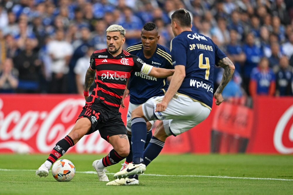 Na pior atuação do ano, Flamengo fica no empate com o Millonarios na estreia da Libertadores