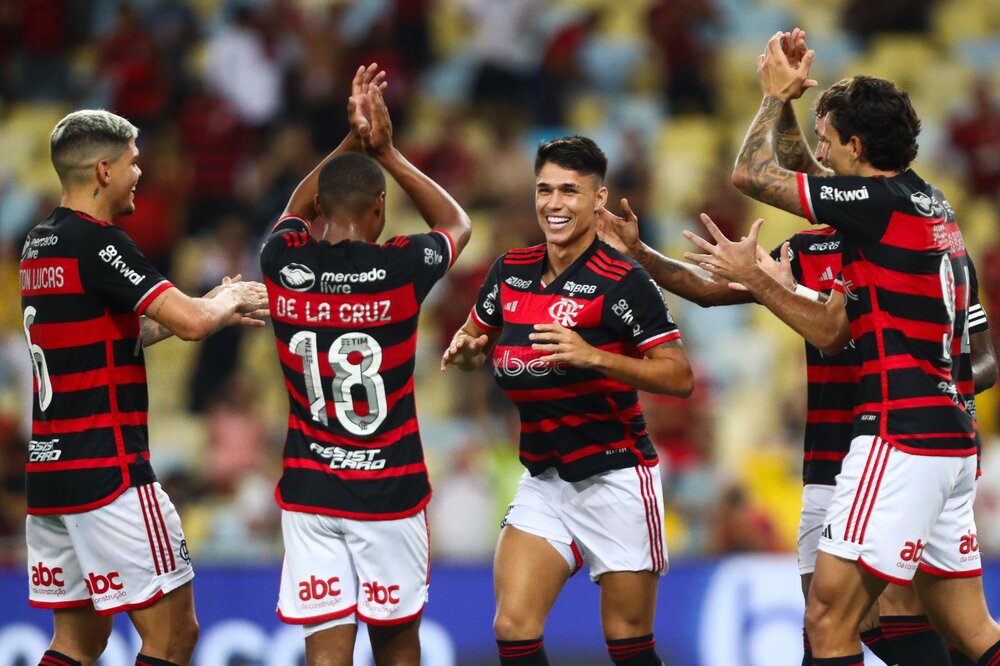 Com direito a ‘lei do ex’, Flamengo bate o São Paulo e emenda segunda vitória no Brasileiro