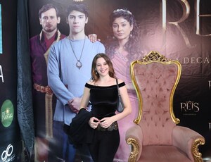 O elenco da Record TV se reuniu para assistir ao primeiro episódio  da 10ª temporada da série 'REIS – A Decadência'