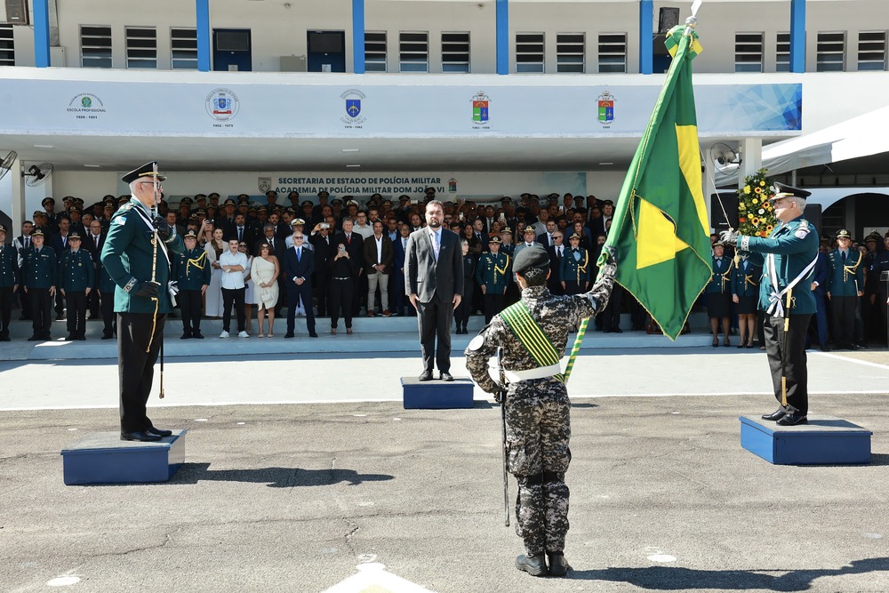 Castro dá posse ao novo secretário de Polícia Militar